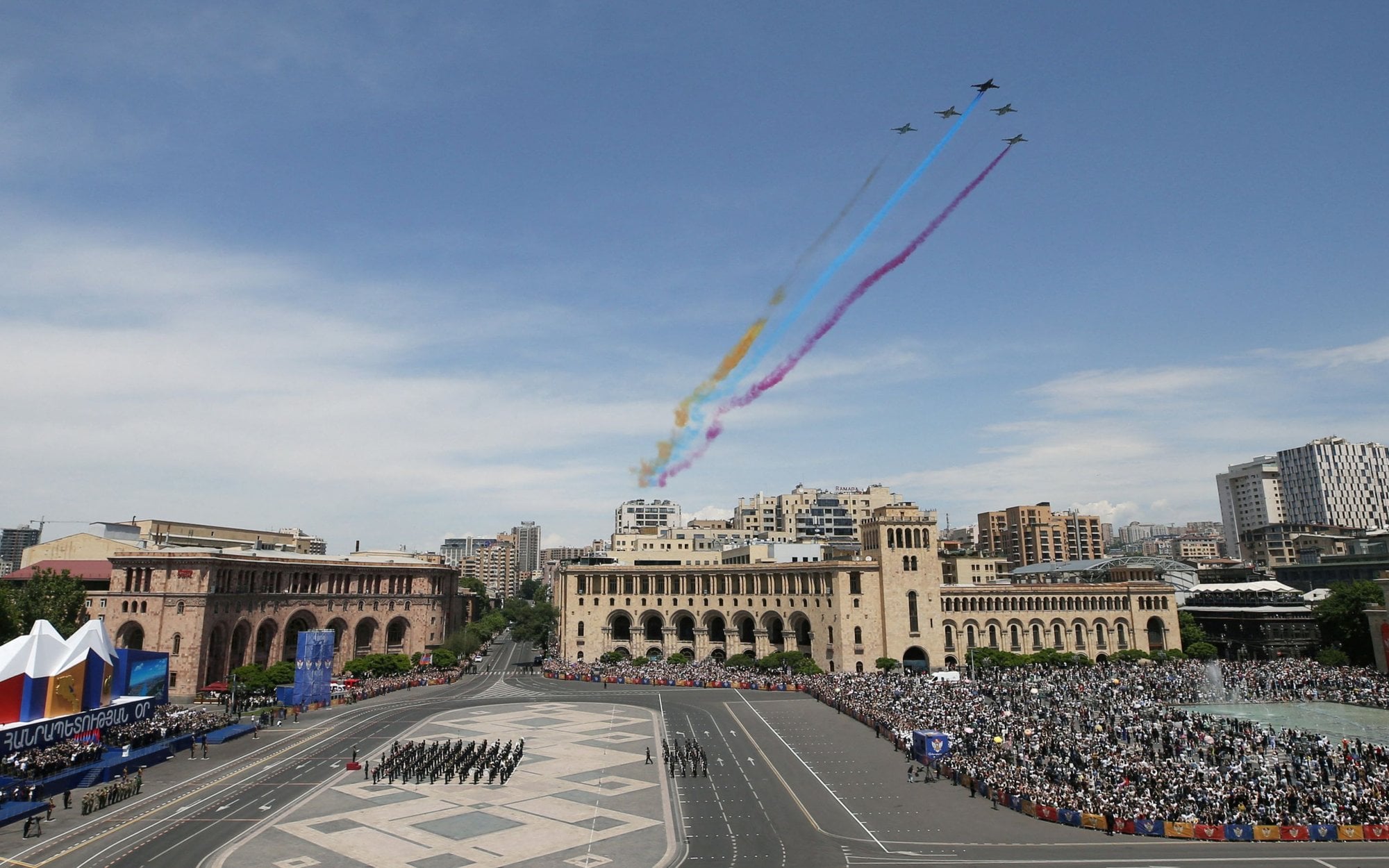 Armenia między Wschodem a Zachodem: Rosja grozi, Zachód wspiera