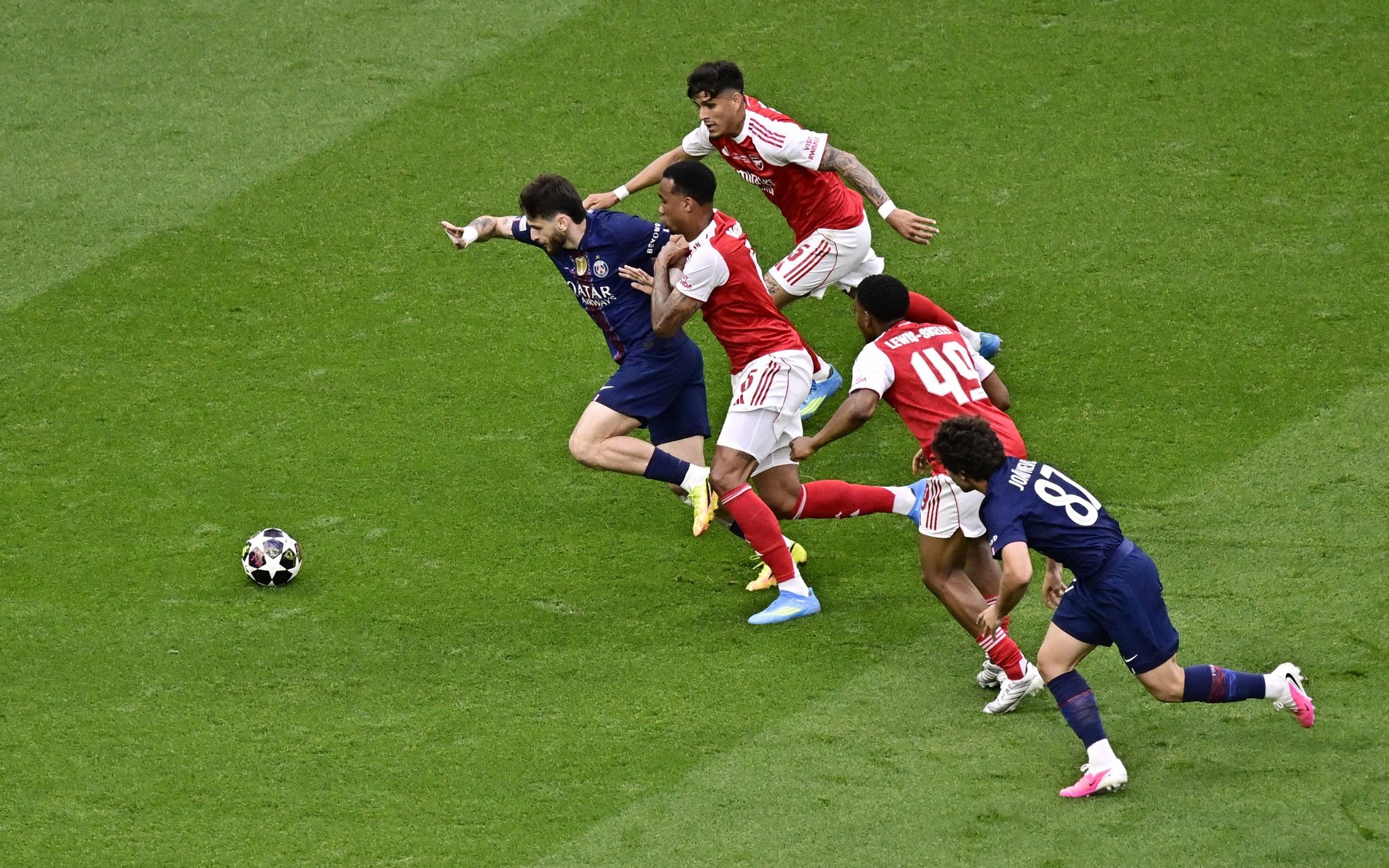 PSG triumfuje w finale Ligi Mistrzów, pokonując Arsenal w emocjonującym spektaklu