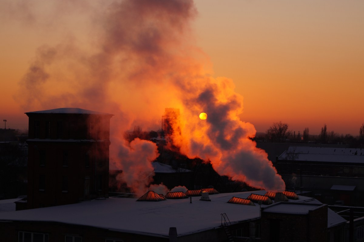 UE przyjmuje nowe wskaźniki emisji CO2 na lata 2026-2030 mimo sprzeciwu Polski