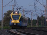Nowe Podświetlane Znaki STOP na Przejazdach Kolejowych w Polsce