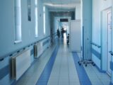 Sytuacja zadłużenia szpitali w Polsce pozostaje nierozwiązana: kluczowy projekt ustawy wycofany