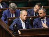 Politycy pod lupą: Przywileje w szpitalu ujawniają nierówności