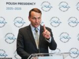 Spór o patronat lotniska Jasionka: Sikorski odpowiada krytykom