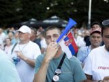 Serbia w Oczekiwaniu na Przedterminowe Wybory: Wiec w Belgradzie