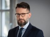 Polityczne spory i wyzwania wewnątrz Prawa i Sprawiedliwości