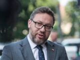 Decyzja Bartosza Cichockiego: Zwrócenie Ukraińskiego Odznaczenia i Reakcje Polityczne