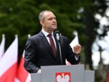 Karol Nawrocki Najbardziej Zaufanym Politykiem w Polsce – Najnowszy Sondaż CBOS
