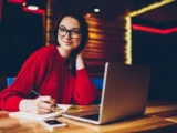 Zmieniające się standardy pracy freelancerskiej: AI Act wymusza większą przejrzystość