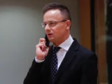 Węgierski Dyplomata Przechodzi do Międzynarodowego Giganta