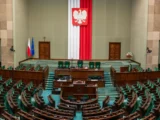 Prezydent zyskuje, parlament traci w oczach Polaków: wyniki najnowszych badań CBOS