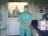 Rosnące wynagrodzenia lekarzy w Polsce: plany rządu na ograniczenia