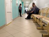 Kontrowersje w Piasecznie: Nieformalne wizyty radnych w przychodni