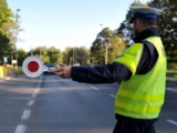 Surowe kary za korzystanie z telefonu podczas jazdy: Co warto wiedzieć