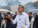 Zaskakujące SMS-y na grillu Morawieckiego — rozłamowcy na celowniku PiS