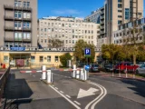Kontrowersje wokół opłat parkingowych przy szpitalach: podatek od nieszczęścia czy konieczność?