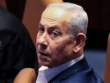 Kontrowersyjne plakaty w Otwocku wywołują burzę i pytania o antysemityzm