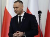 Komorowski krytykuje milczenie prezydenta Nawrockiego po incydencie z rosyjskim pociskiem