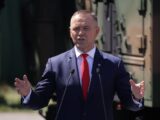 Tusk i Nawrocki na Święcie Wojska Polskiego: Bezpieczeństwo i polityczne starcia
