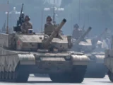 Futurystyczny czołg z reaktorem atomowym i elektromagnetycznym działem