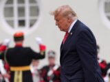 Donald Trump traci poparcie i gryzie się z Partią Republikańską