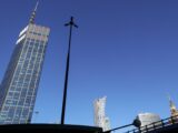 Francuski Wspinacz Zatrzymany na Varso Tower: Bezpieczeństwo i Wysokościowe Wyczyny w Warszawie
