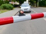 Szybkie rozwiązania czy połowiczne kroki? Rząd zmienia prawo na przejazdach kolejowych
