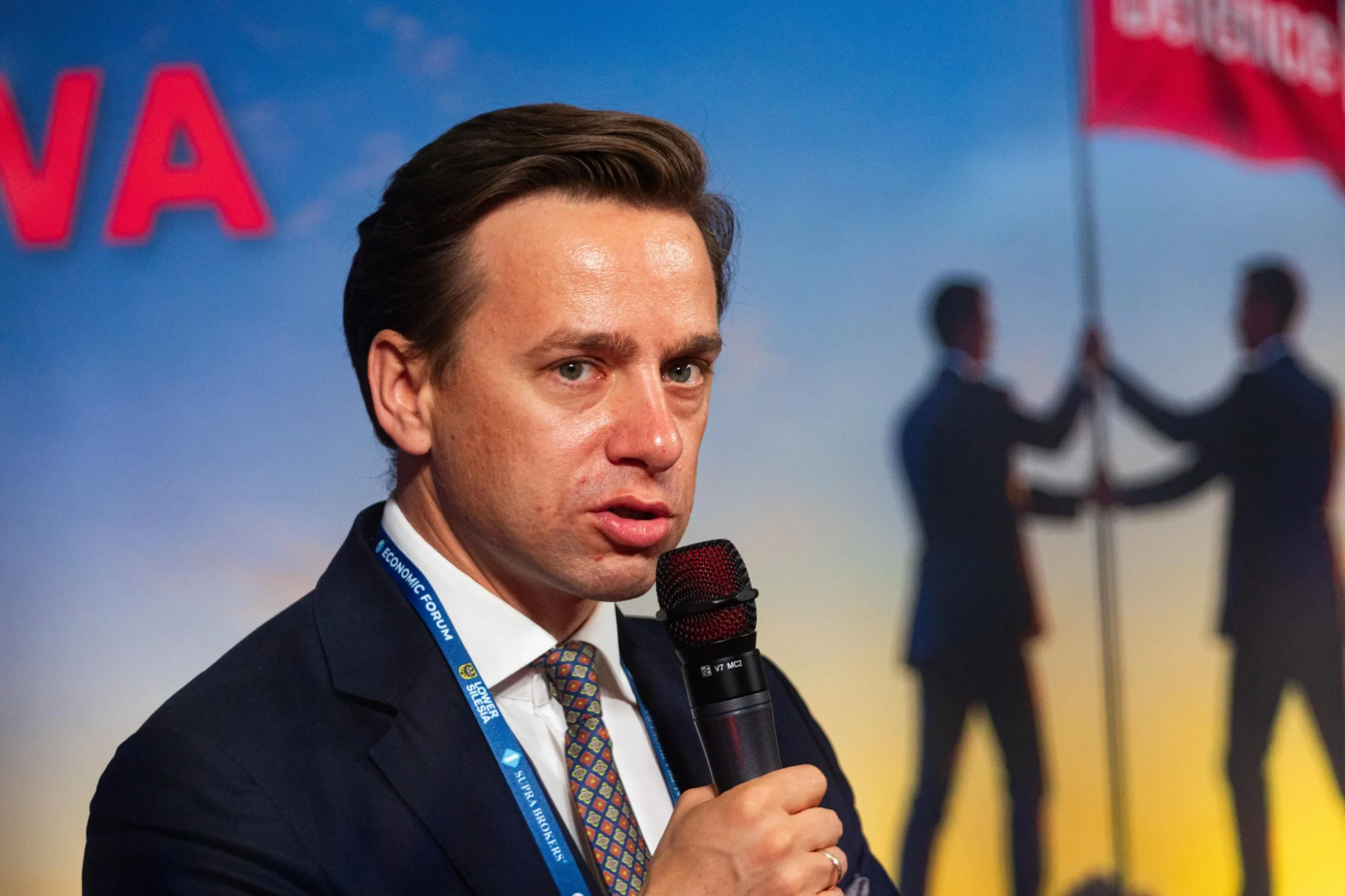 Sejm Uchwala Ustawę o Wykonywaniu Wyroków ETPC: Kontrowersje i Krytyka Bosaka