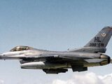 Katastrofa myśliwca F-16 na terenie bazy w Niemczech: pilot zdążył się katapultować