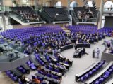 AfD żąda zmiany polityki Niemiec wobec Ukrainy: Kontrowersje w Bundestagu