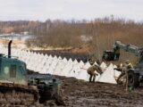 Ogrodzenia na wschodniej granicy UE: koszty, postępy, skutki środowiskowe i pytania o sens w erze rakiet i dronów