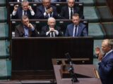 Tusk czy Kaczyński? Polacy niezdecydowani w kwestii lidera politycznego