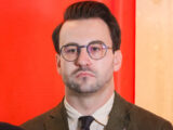 Fałszywe zgłoszenie i uzbrojona interwencja w mieszkaniu prezesa Marszu Niepodległości
