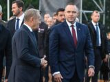 Prezydent Nawrocki Podpisuje Kontrowersyjną Ustawę, Podkreślając Wpływy Tuska
