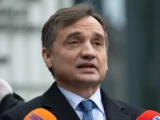 Sąd uchyla decyzję o unieważnieniu paszportu Ziobry