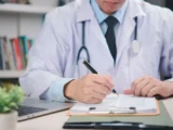 Nowe przepisy: Możliwość dożywotniego wykluczenia lekarzy z NFZ