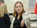 Zabytkowy żyrandol w Teatrze Słowackiego w Krakowie przechodzi renowację