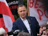 Burzliwe Debate o Przeszłości Prezydenta Karola Nawrockiego