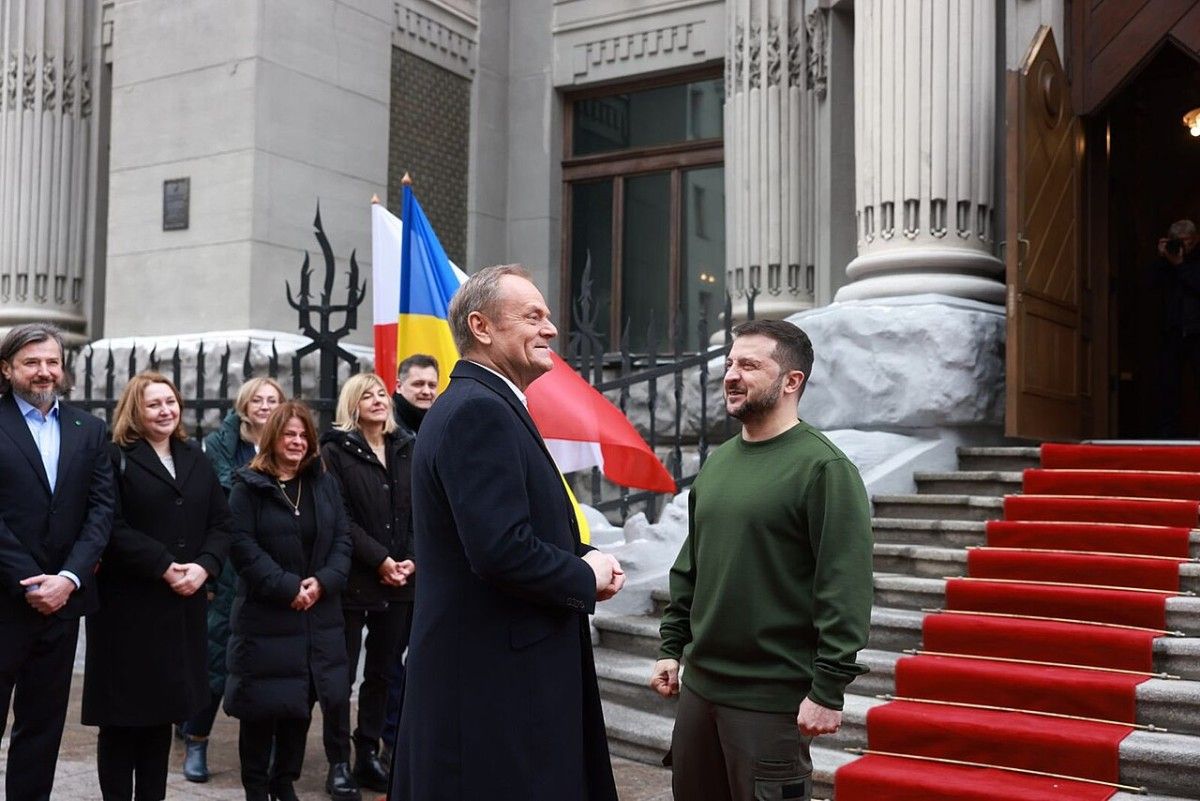 Debata wokół rozmowy Zełenskiego z Tuskiem: Nowe wyzwania dla polskiej polityki zagranicznej